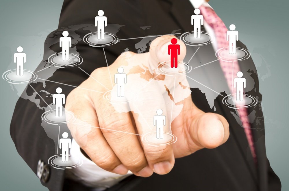 Interface de gestion des ressources humaines mettant en évidence un collaborateur pour la gestion sociale.